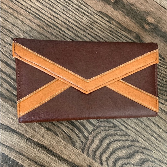 Vintage Handbags - Vintage Aristocrat Leather Trifold Wallet